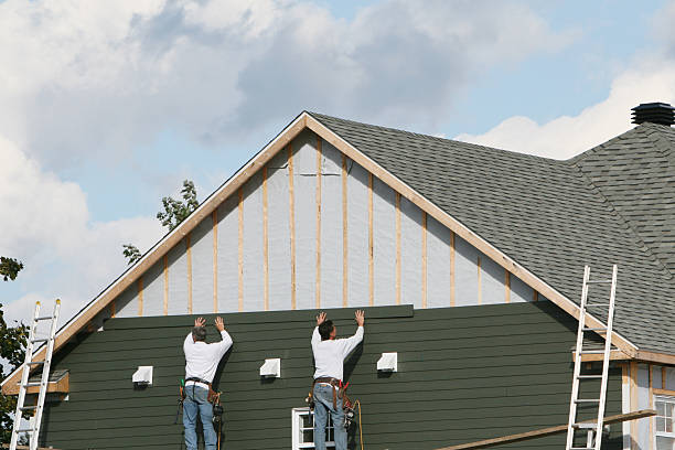 Professional Siding Installation technician working in Lombard, IL